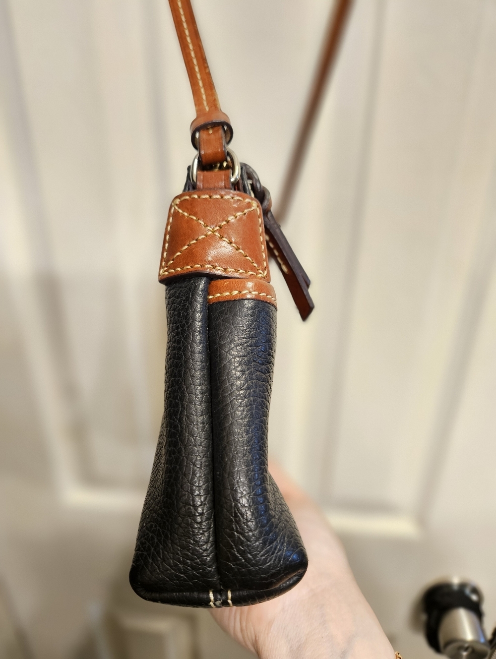 Dooney & Bourke black leather crossbody bag handbag purse - Picture 6 of 14